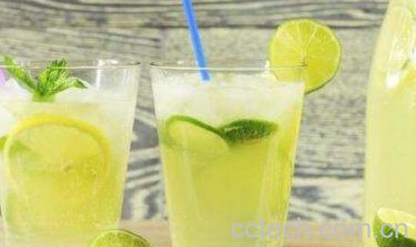 泡鲜柠檬水的正确泡法 喝柠檬水的好处-0