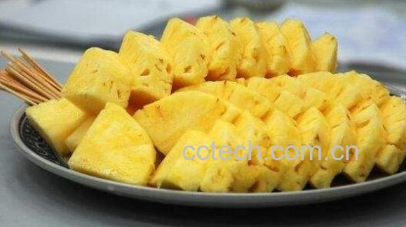 菠萝怎么削皮 菠萝快速削皮小窍门-0