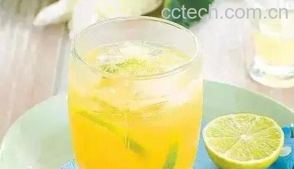 饮柠檬汁有什么好处 喝柠檬汁的功效与作用-0
