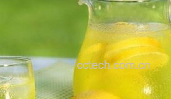 饮柠檬汁有什么好处 喝柠檬汁的功效与作用-1