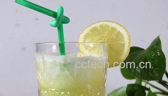 柠檬汁的功效与作用 饮柠檬汁有什么好处-1