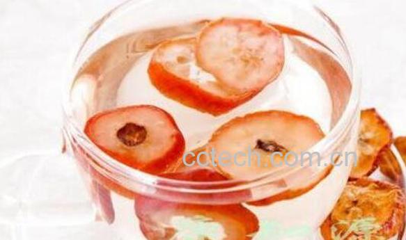 山楂干泡水喝的功效 山楂干泡水的禁忌-1