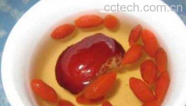 红枣枸杞泡水怎么泡 红枣枸杞泡水喝的做法-1