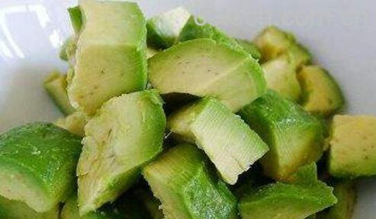 牛油果怎么吃好吃 哪些人不适合吃牛油果-0