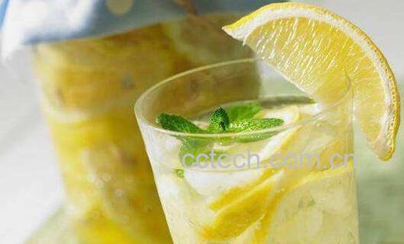柠檬水的功效与作用 柠檬水的副作用-0