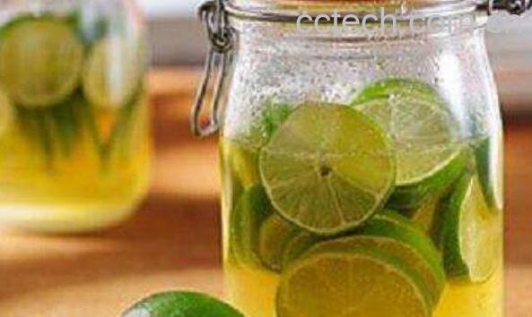 喝柠檬水的好处与坏处 柠檬泡水喝有什么好处和坏处-0