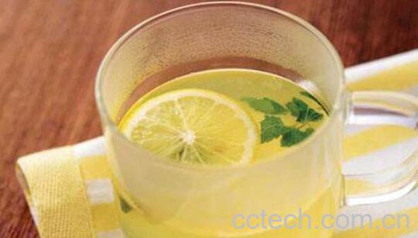 喝柠檬水的好处与坏处 柠檬泡水喝有什么好处和坏处-1
