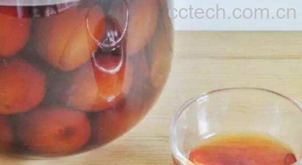 腌梅子泡水喝的功效-0