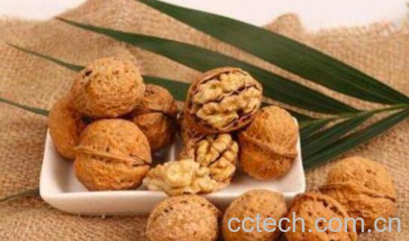 男人吃核桃有什么好处 女人每天吃核桃的好处-0