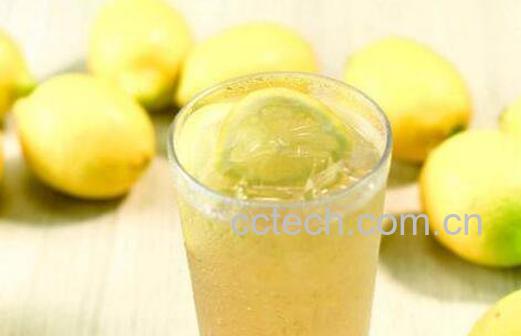 柠檬泡水喝有什么好处 柠檬泡水的功效-0