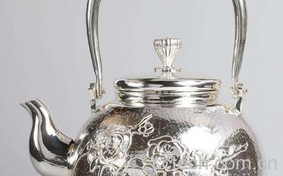 银壶茶垢有必要清除吗 银茶壶怎么洗-1