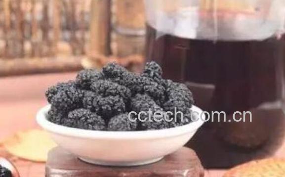 桑葚干泡水喝的功效与作用-1