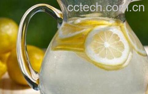 柠檬片泡水的功效 柠檬片怎么泡水好-1