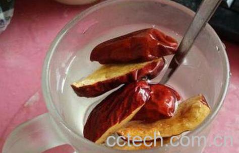 大枣泡水喝的功效 大枣如何泡水喝-0