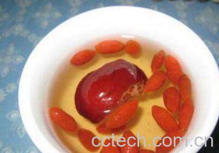 红枣枸杞泡水喝的功效与作用-0