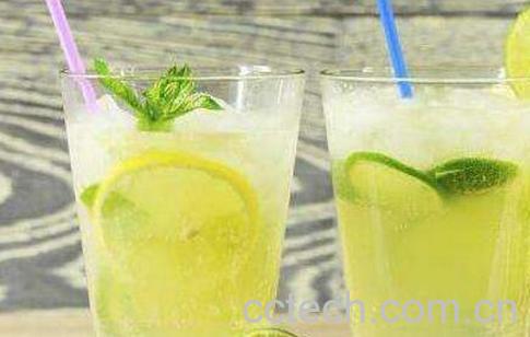 柠檬水什么时候喝最好 喝柠檬水有什么好处-1