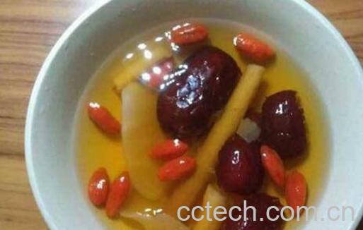 红枣枸杞泡水喝的功效-1