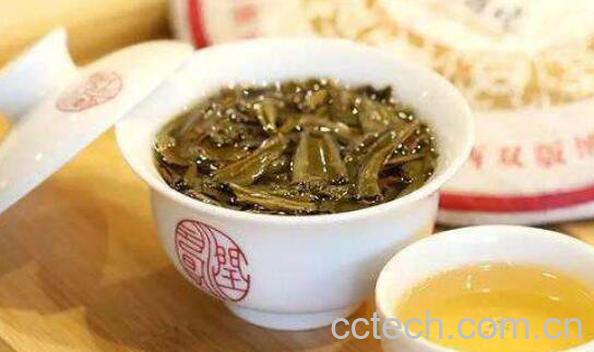 隔夜茶的妙用 隔夜茶的作用有哪些-1