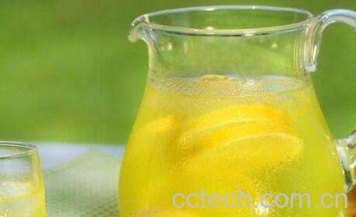 喝柠檬水好吗 柠檬水的功效与作用-0