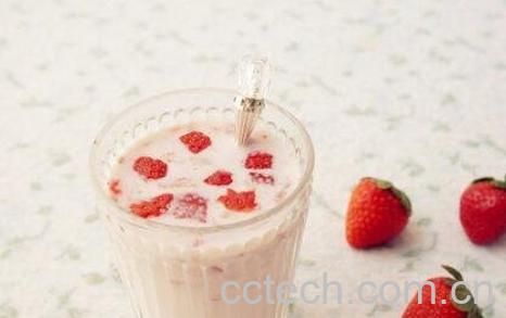 草莓和牛奶一起吃的好处和功效-0
