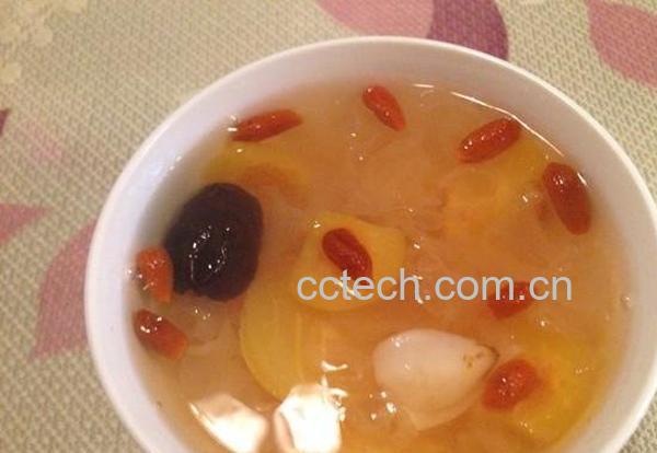 枇杷百合银耳汤-1