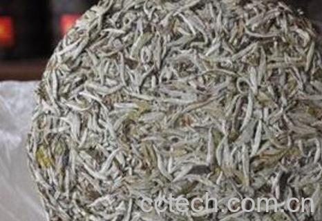 如何分解白茶茶饼 白茶茶饼如何冲泡-1