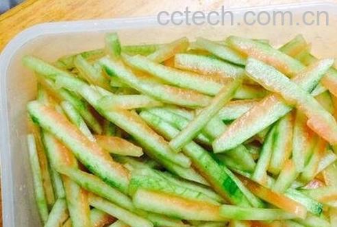 西瓜皮怎么做好吃-0
