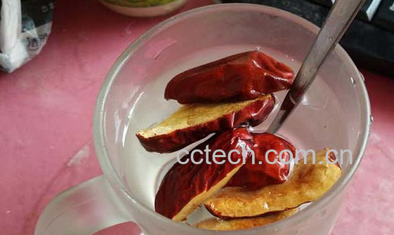 果蔬百科红枣泡水喝的功效与泡法-0