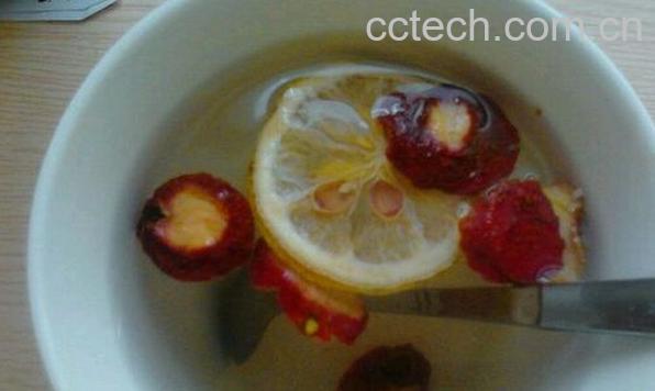 果蔬百科山楂柠檬片泡水的功效-0