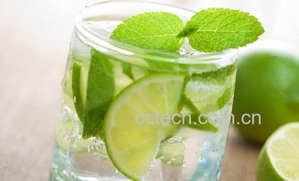 果蔬百科新鲜柠檬泡水的功效-0