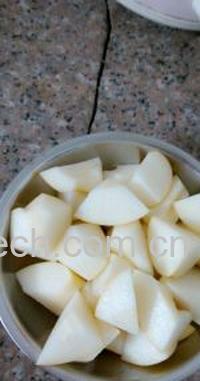 果蔬百科百合雪梨汤的功效和做法-3