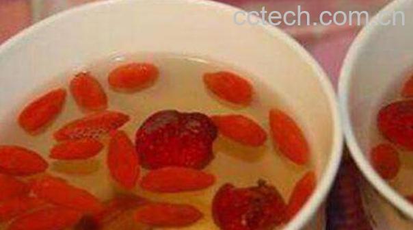 枸杞子泡水喝的害处 枸杞子泡水的禁忌有哪些-0