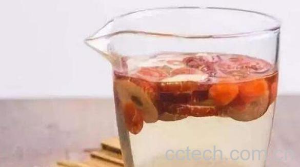 山楂干泡水的禁忌 长期喝山楂水的危害-0