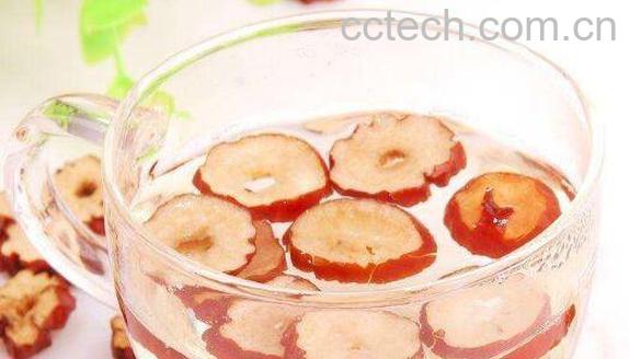 山楂干泡水的禁忌 长期喝山楂水的危害-1