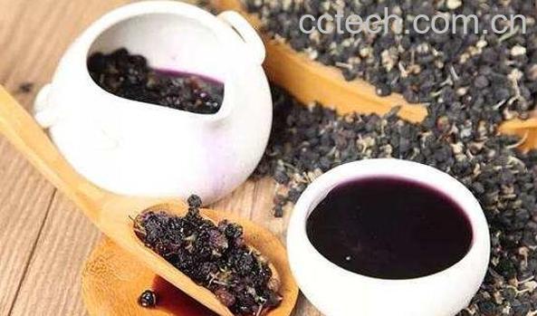 黑枸杞泡水有什么功效 黑枸杞泡水喝的禁忌-1