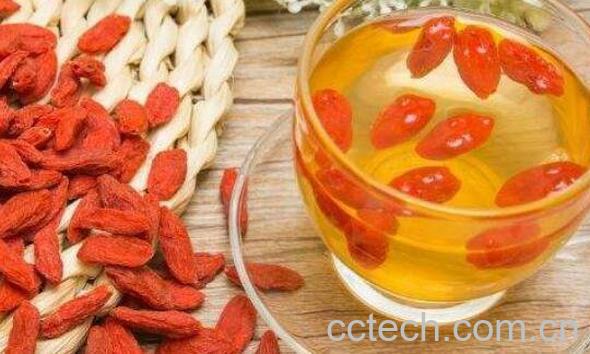 枸杞子泡水喝的功效有哪些-0