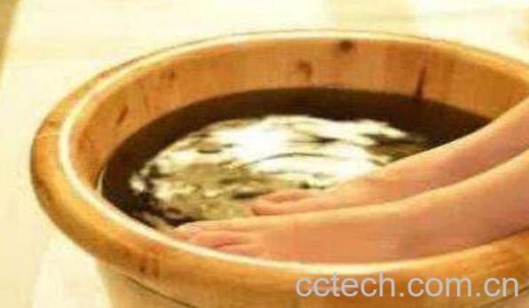 艾叶泡脚的功效与作用及禁忌-0