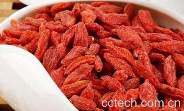  枸杞子泡水喝的害处 枸杞子泡水有哪些副作用-0