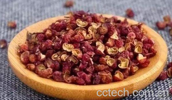 花椒水泡脚的功效与作用及注意事项-1