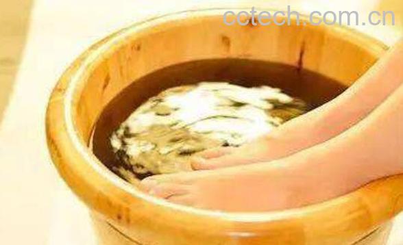 女人用艾叶泡脚的好处 艾叶泡脚对女人的好处-0