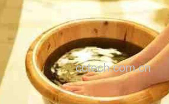 女人用艾叶泡脚的好处-0