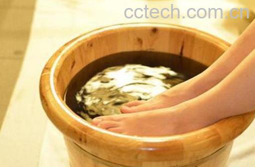 艾草泡脚有什么功效 艾草泡脚的作用-0