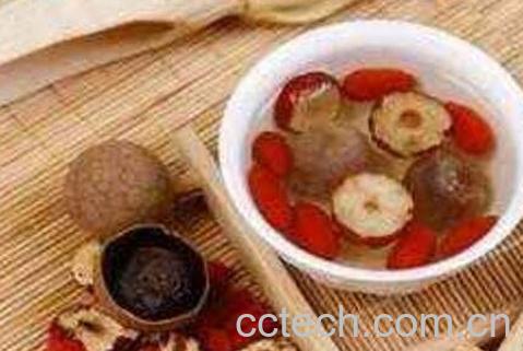  黄芪泡水喝的功效 黄芪泡水的配方-1