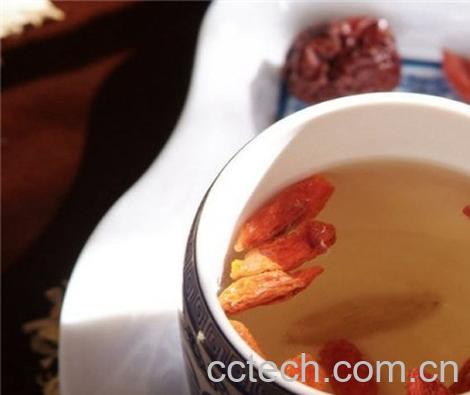 果蔬百科枸杞人参片泡水喝的功效与作用-0