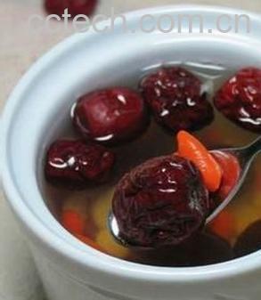 果蔬百科黄芪有丰胸的功效吗 黄芪红枣泡水丰胸方法-0