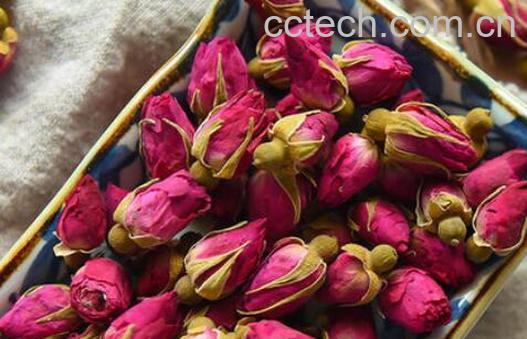 玫瑰花晒干的步骤 晒干的玫瑰花怎么保存-1