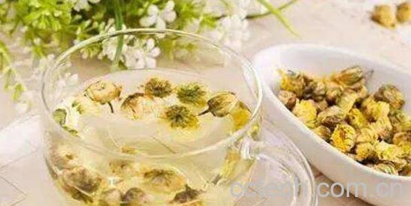 菊花泡水喝的功效与作用 菊花泡水喝的好处-0