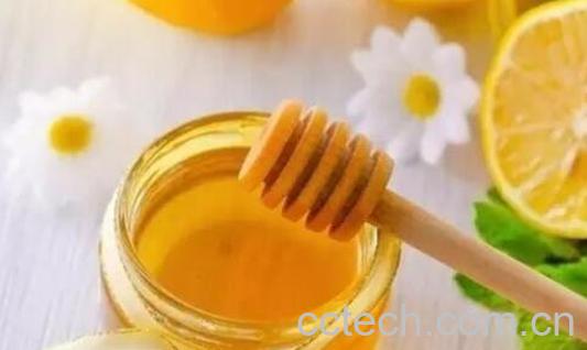 喝蜂蜜水的禁忌食物 喝蜂蜜水不能吃哪些食物-1
