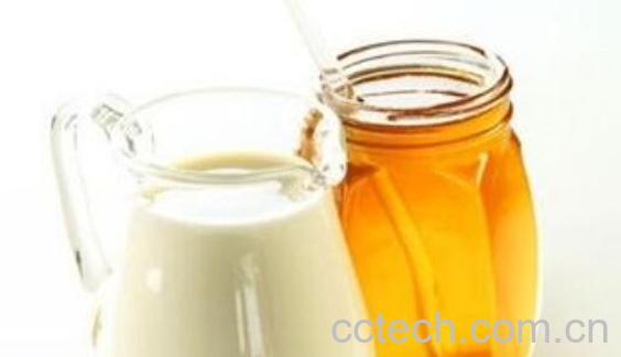 牛奶蜂蜜的功效与作用 牛奶里能不能加蜂蜜-1