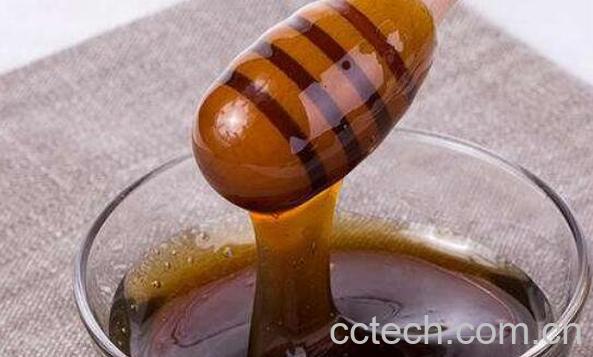 黑蜂蜜与普通蜂蜜区别 黑蜂蜜黑的功效-0